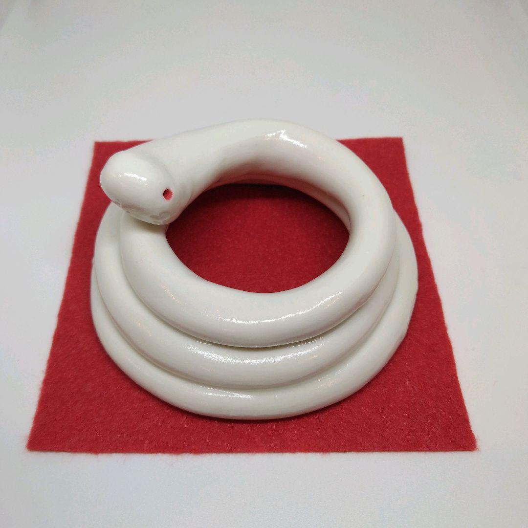 126 陶芸 白蛇 しろへび 巳年 大きめ 置物 手作り 一点物 幸運