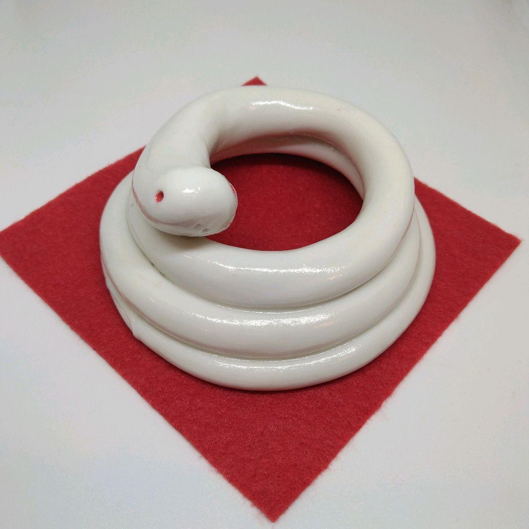 126 陶芸 白蛇 しろへび 巳年 大きめ 置物 手作り 一点物 幸運