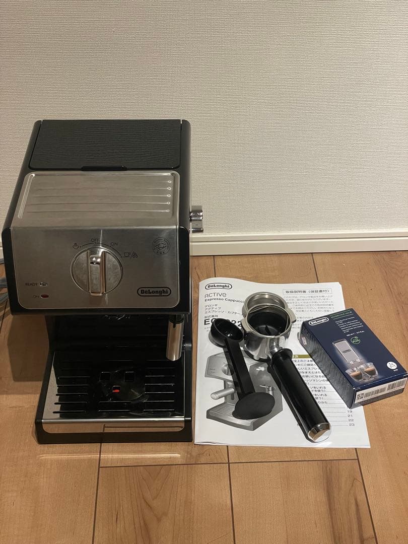 デロンギ　エスプレッソマシン ECP3220J-BK ブラック