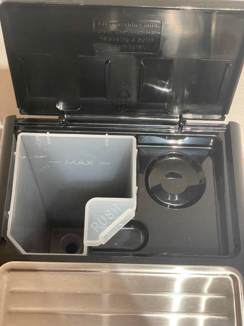 デロンギ　エスプレッソマシン ECP3220J-BK ブラック