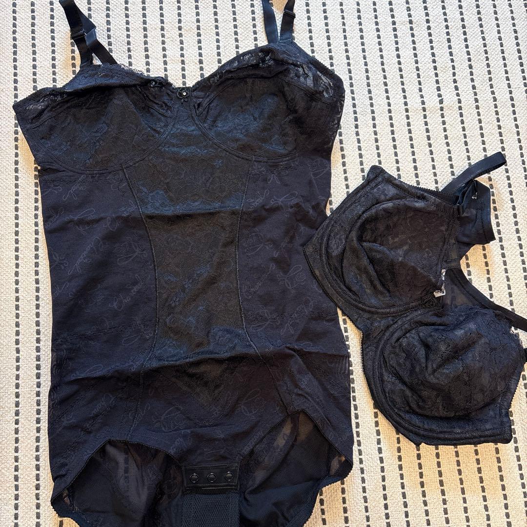 シャンデール、黒 レース ボディスーツ フルカップ・ブラジャーセット