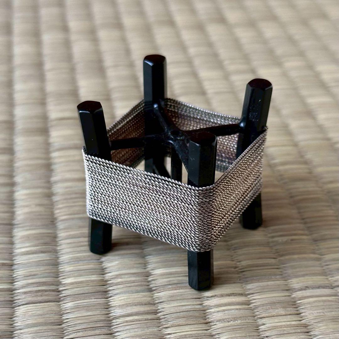 井波慶州作【黒漆 銀線糸巻 蓋置】銀製 茶道具 共箱