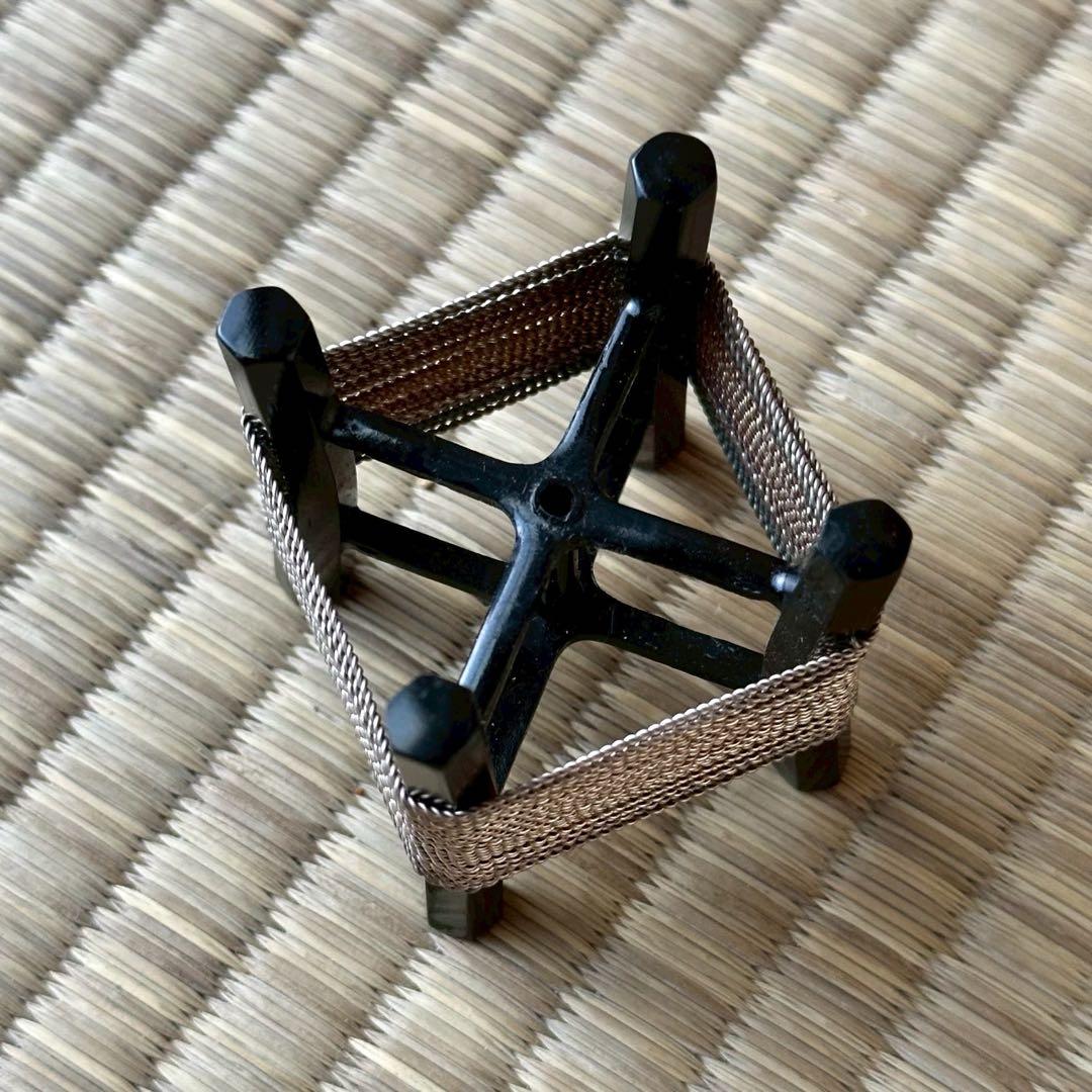 井波慶州作【黒漆 銀線糸巻 蓋置】銀製 茶道具 共箱