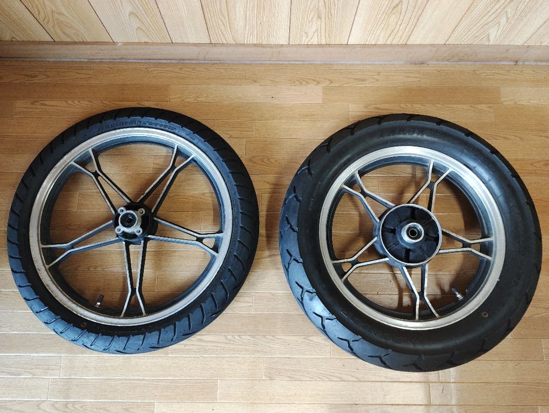 GN125H　チューブレスタイヤ　純正ホイール付き前後セット