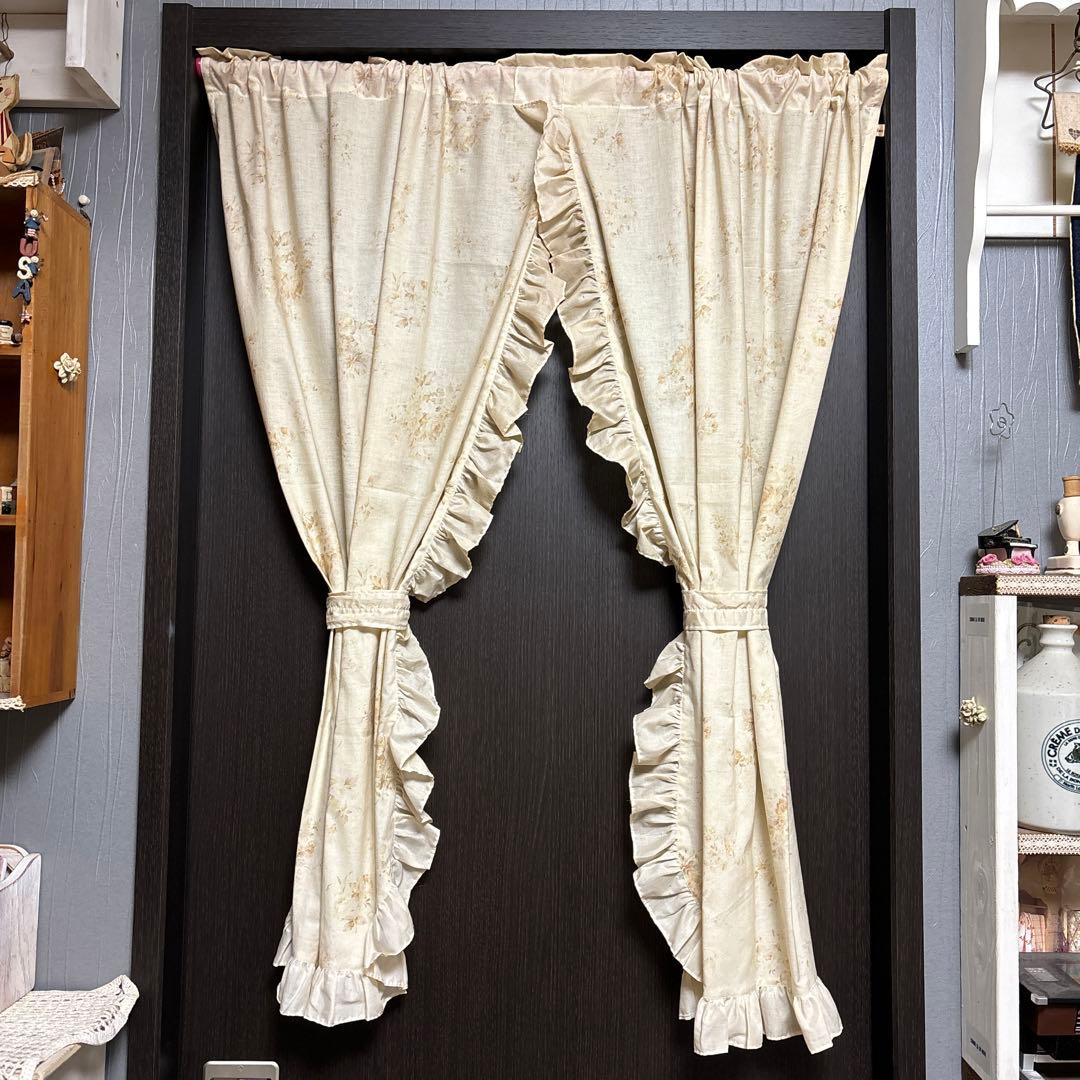 イマン　カーテン