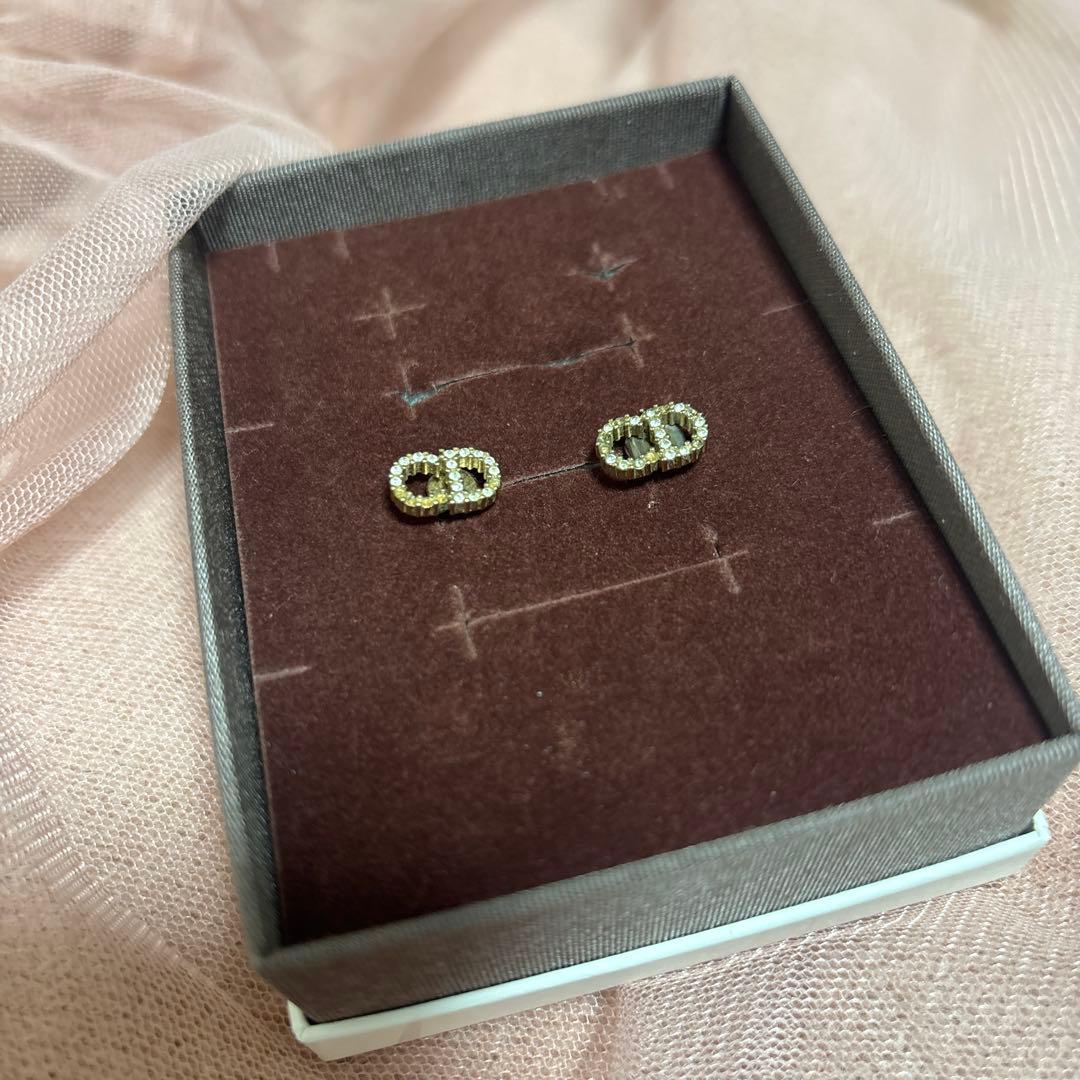 オーバル型ストーン装飾スタッドピアス