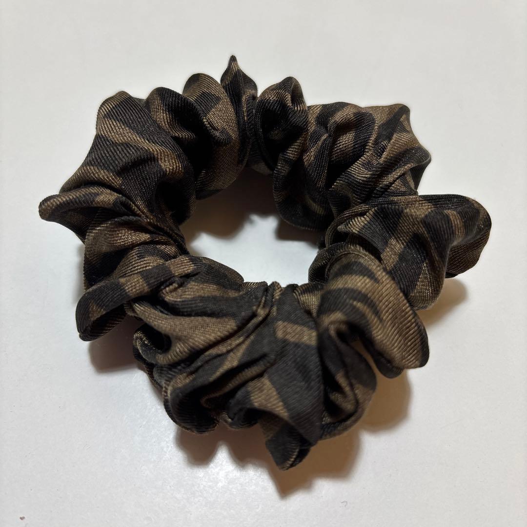 FENDI 今期購入　シュシュ　ズッカ柄/ブラウン