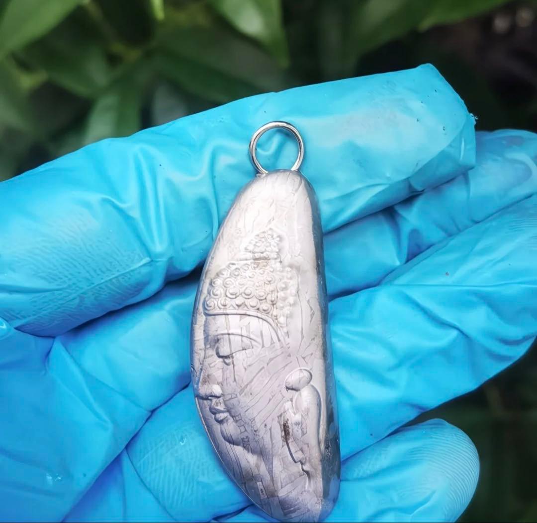 アルタイ隕石 仏像彫刻 ペンダント 楕円形