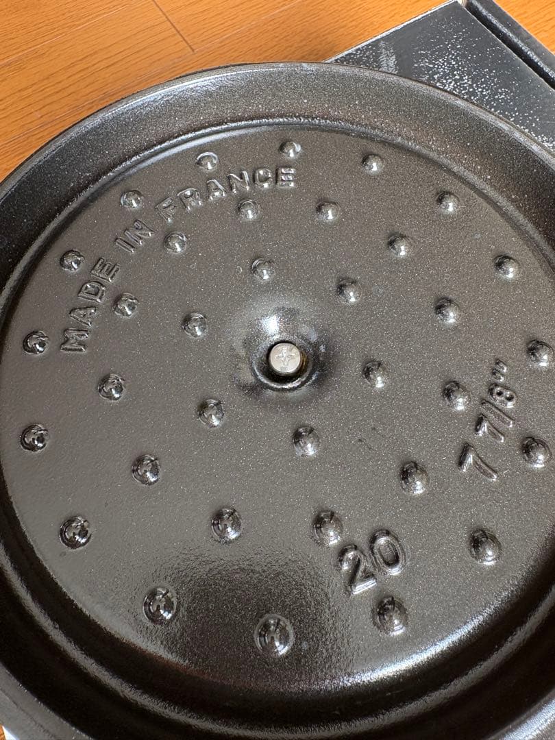 新品未使用品staub(正規品)20cm ピコ•ココット•ラウンド グランブルー