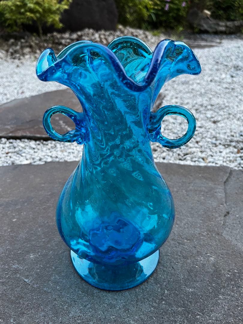 沖縄　琉球ガラス　綺麗なブルー　花瓶