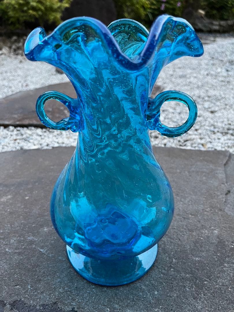 沖縄　琉球ガラス　綺麗なブルー　花瓶