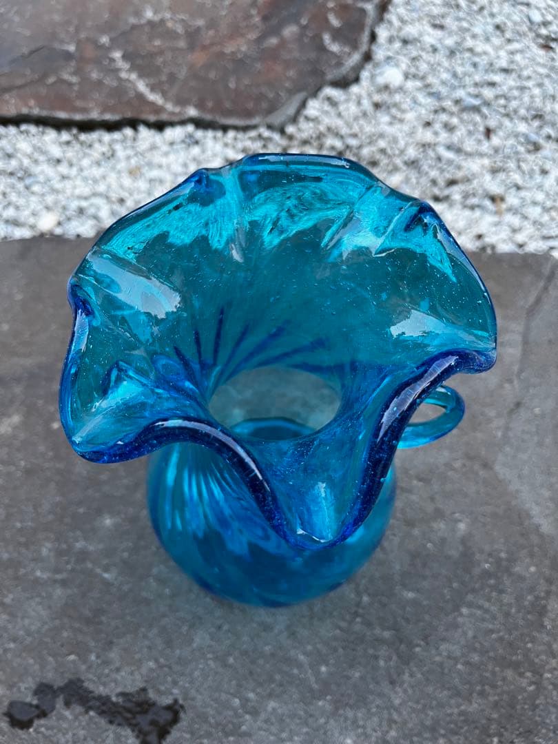 沖縄　琉球ガラス　綺麗なブルー　花瓶