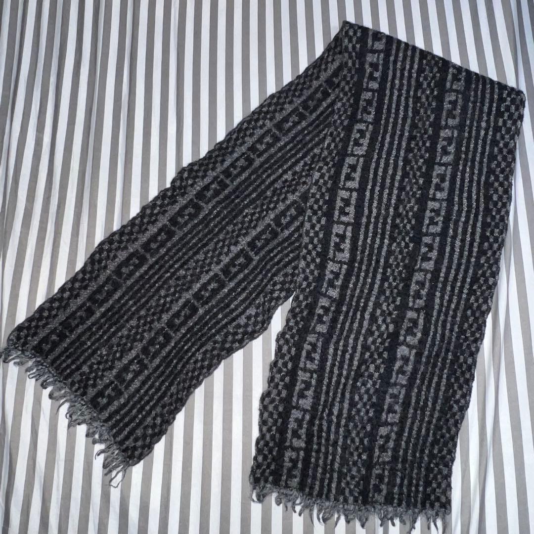 美品 FENDI ズッカ柄　マフラー