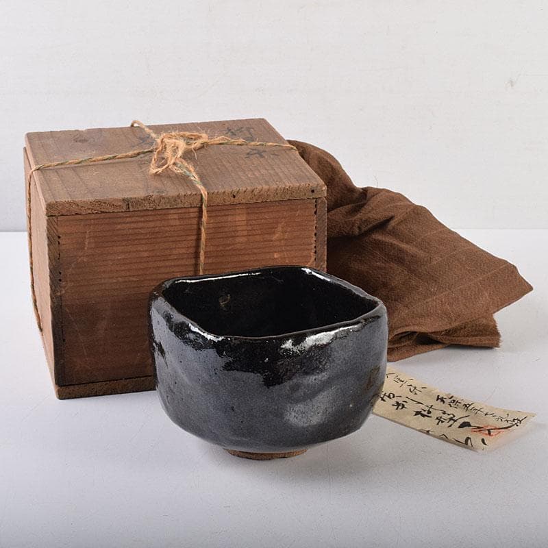 茶道具　楽吉左衛門　九代了入作　桝型　黒楽茶碗　時代箱　F　R7863