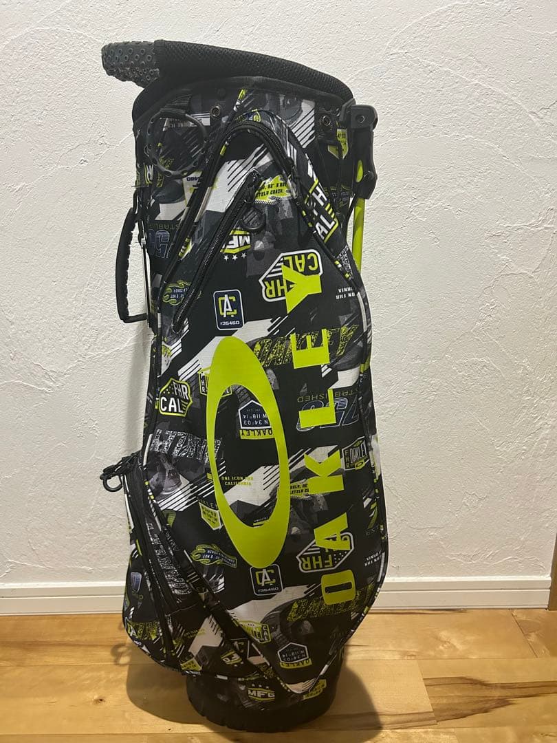 Y*様 OAKLEY スタンド型軽量キャディバッグ 黒/黄
