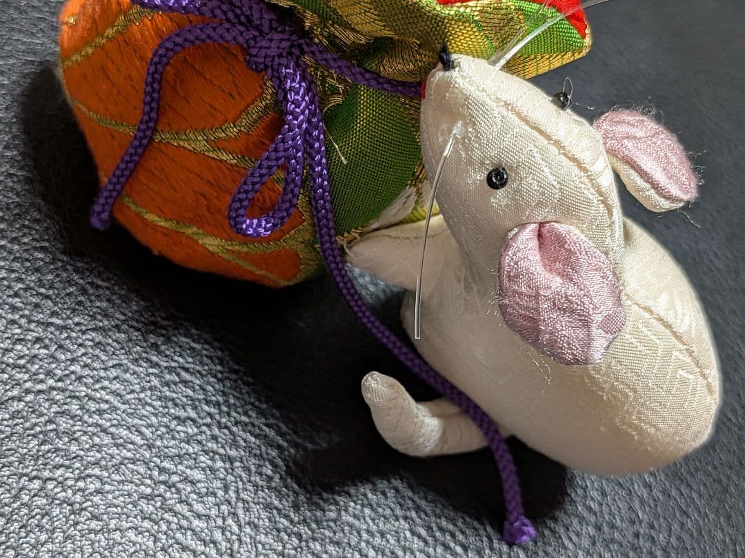 つるし飾り　正絹　動物 9こ　干支