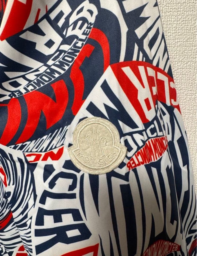 MONCLER 波模様ウィンドブレーカー　XL パーカー付き