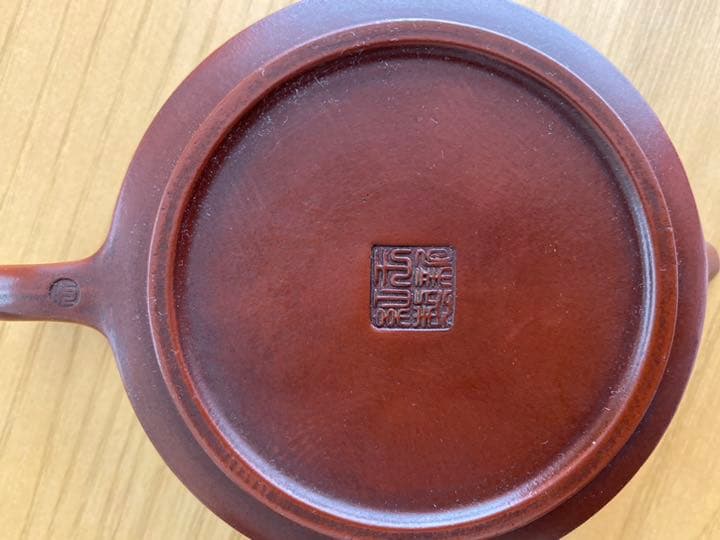 紫砂壺   王新紅　款     海納百川   時代物