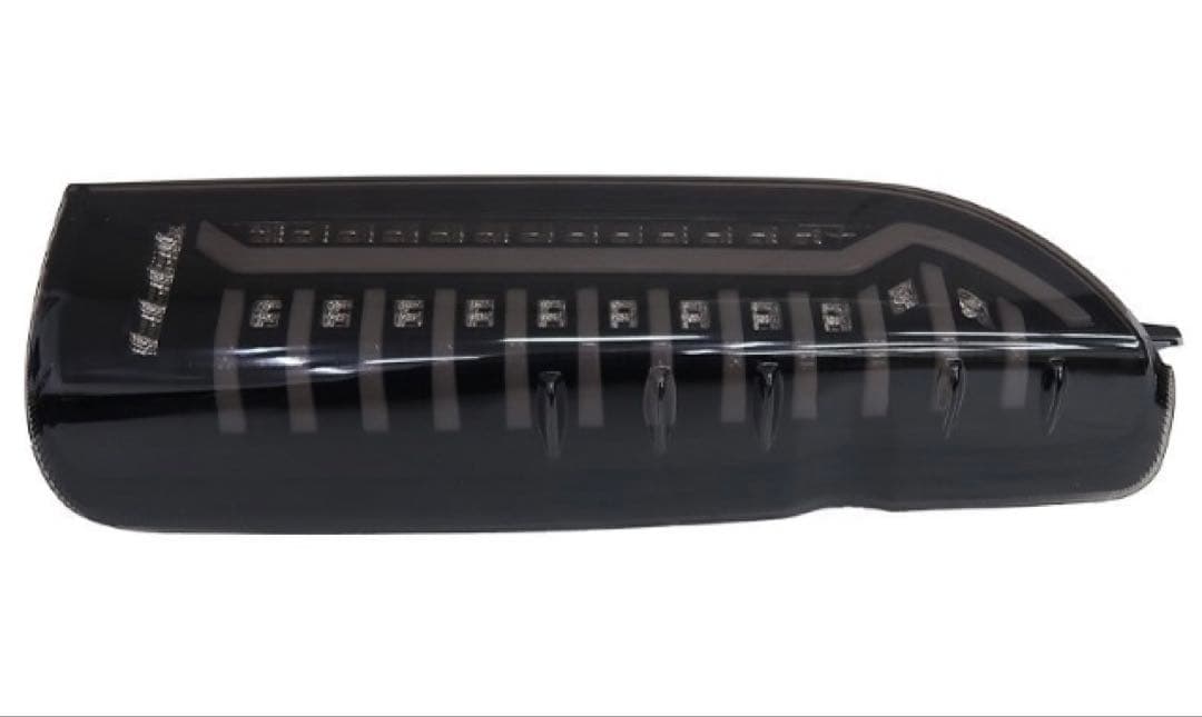 新品未使用。ハイエース200系LEDテールランプ