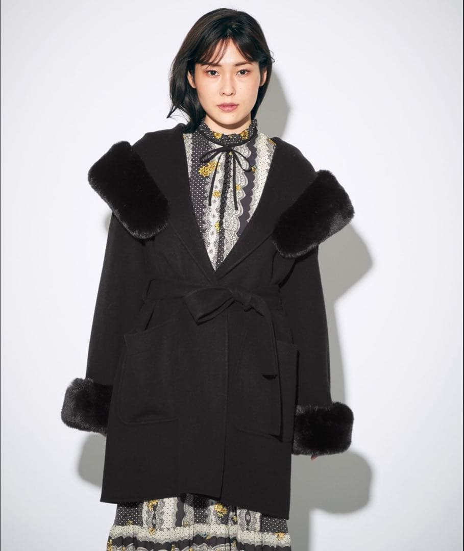 美品 グレースコンチネンタル リバーガウンフードコート36 黒 ブラック ファー