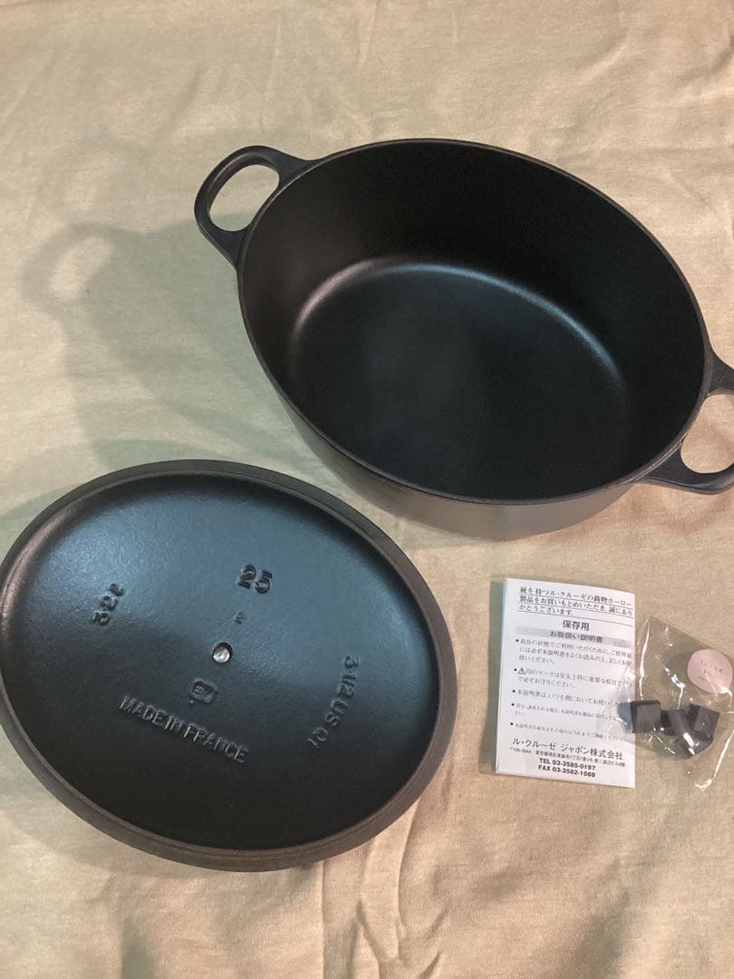 ル・クルーゼ　美品　オーバル25cm マットブラック　黒
