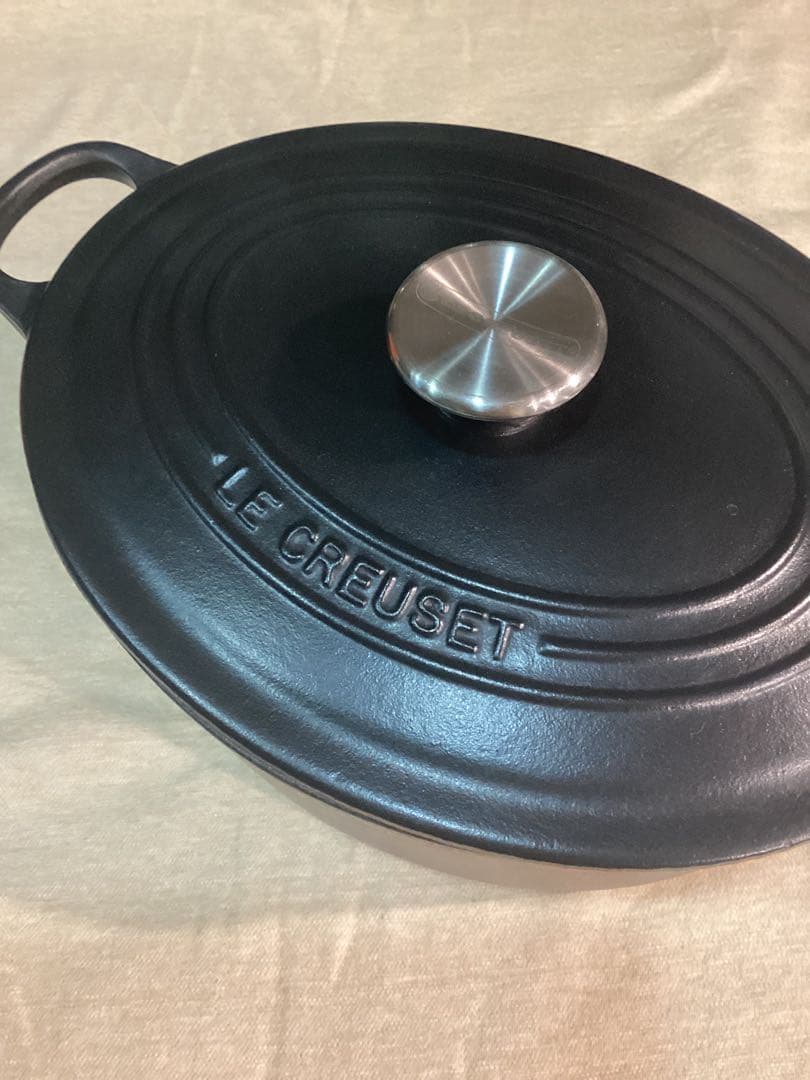 ル・クルーゼ　美品　オーバル25cm マットブラック　黒