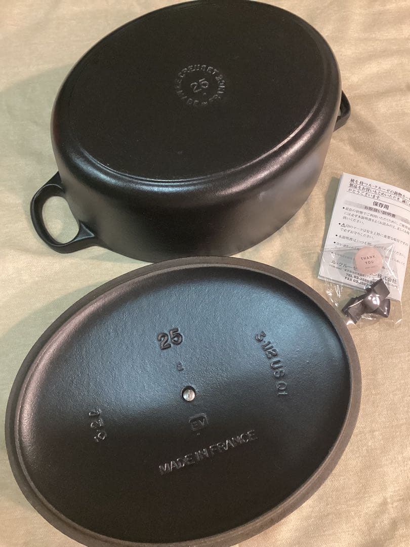 ル・クルーゼ　美品　オーバル25cm マットブラック　黒