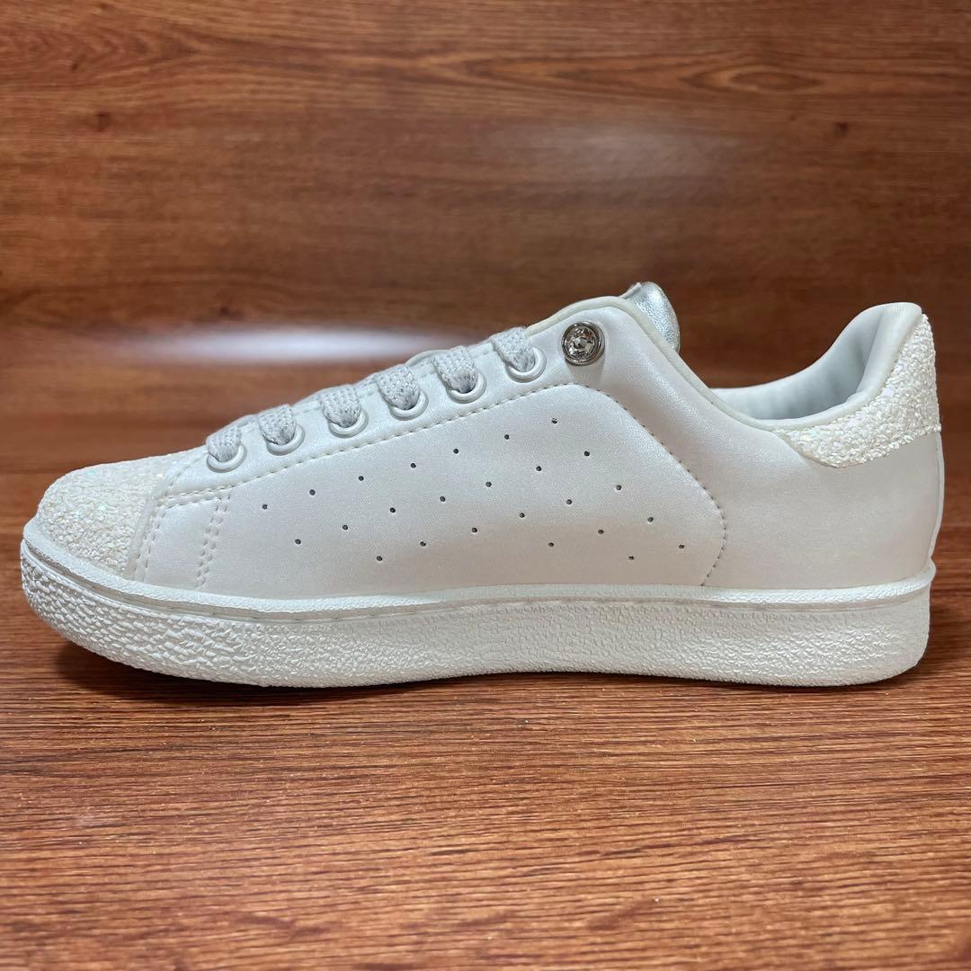 新品未使用品✨プラスダイアナ　スニーカー　グリッター　ホワイトパール　シルバー