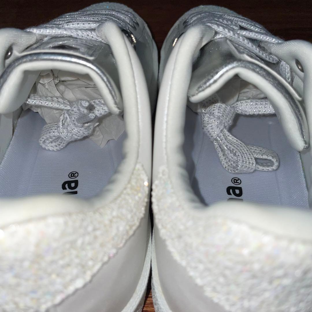 新品未使用品✨プラスダイアナ　スニーカー　グリッター　ホワイトパール　シルバー