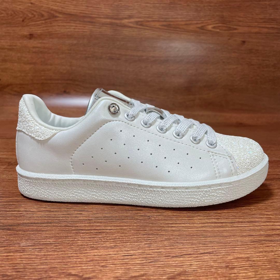 新品未使用品✨プラスダイアナ　スニーカー　グリッター　ホワイトパール　シルバー