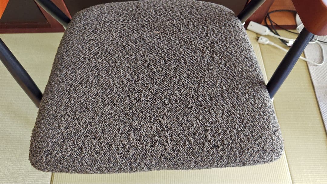 ☆カ−ブが美しいチエア (新品)未使用−送料込み