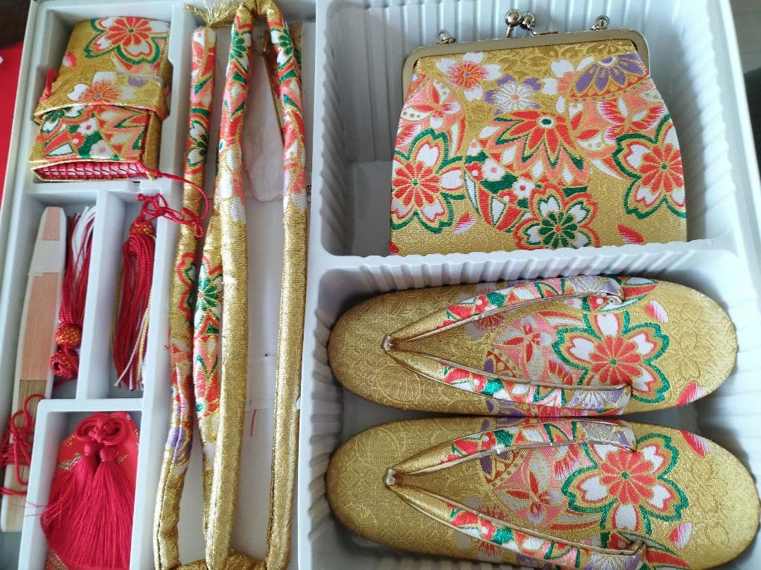 正絹☆誂え品☆濃い赤ピンクの着物と金の作り帯フルセット☆七五三７歳