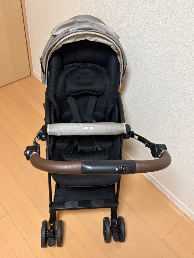 美品　2024年 ラクーナクッションフリープラスAC グレージュ 2197390