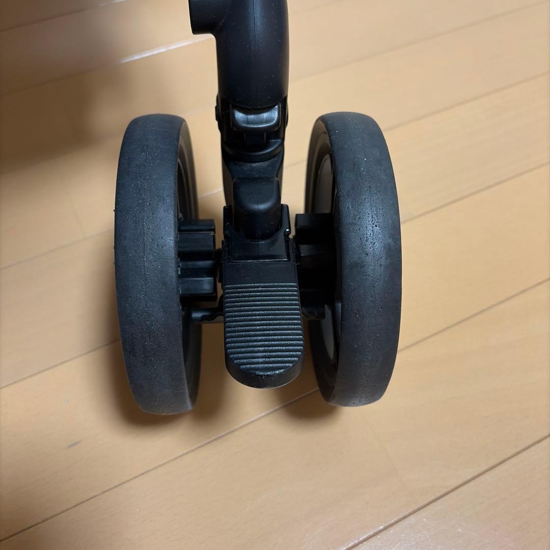 美品　2024年 ラクーナクッションフリープラスAC グレージュ 2197390
