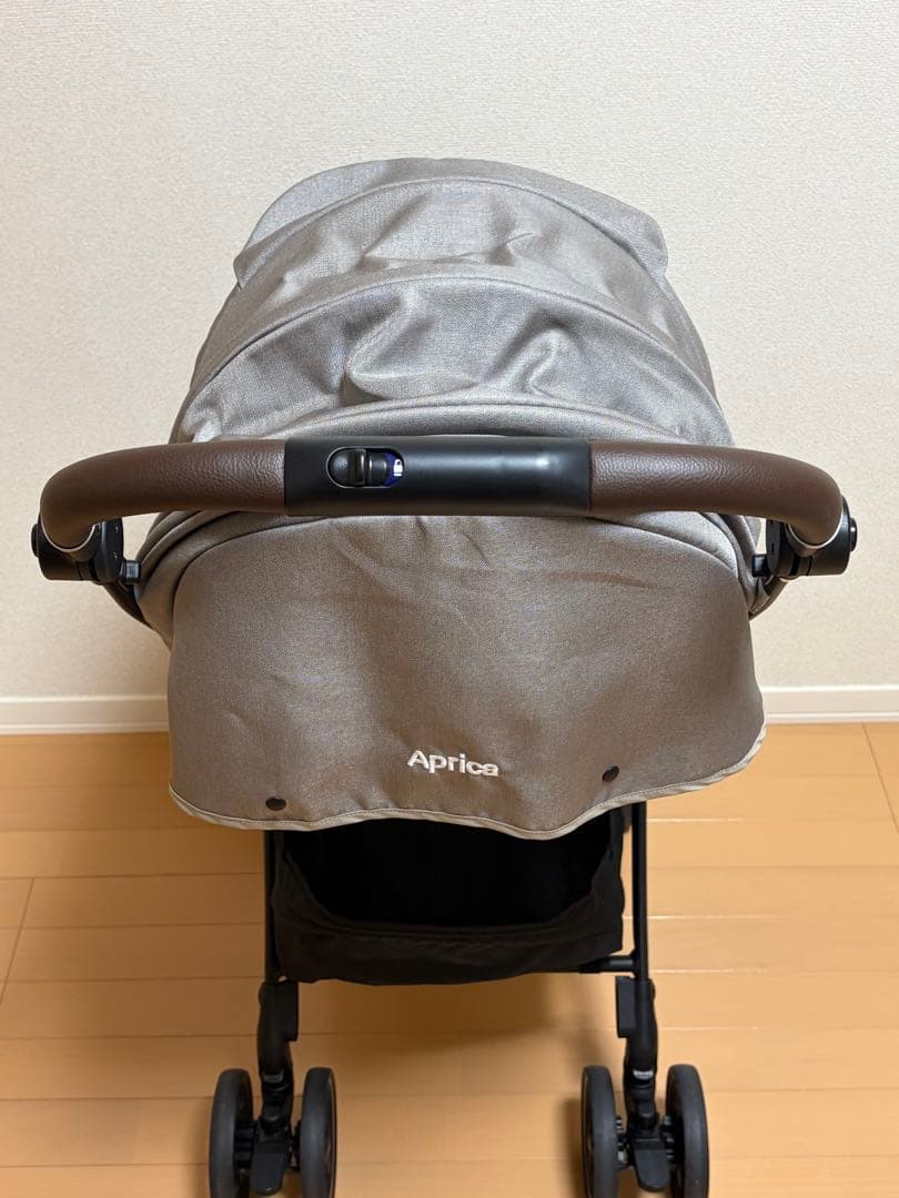 美品　2024年 ラクーナクッションフリープラスAC グレージュ 2197390