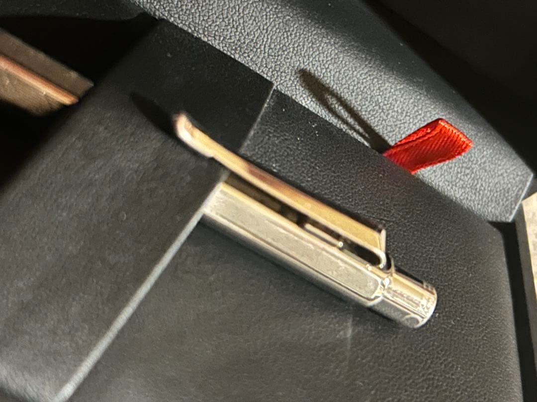 カランダッシュエクリドール シェブロン