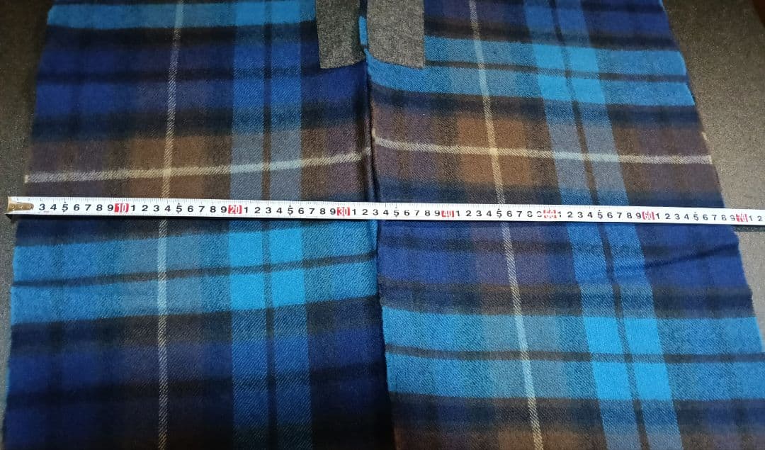 『コムデギャルソンシャツ』×『ロキャロン』コラボ 大判ウールストールポンチョ