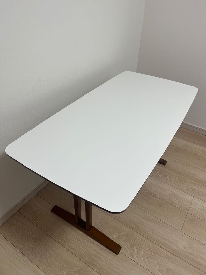 ♡ 【美品！】転居の為2/5最終受付カリモク60カフェテーブルT36420HW♡