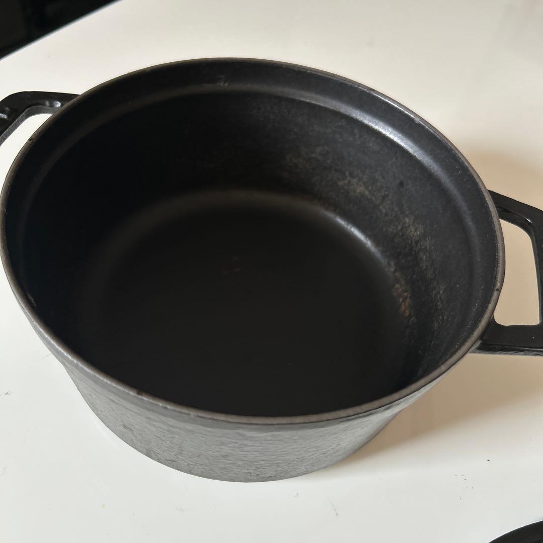LA COCOTTE ◆ストウブ鍋　STAUB 丸型鋳鉄鍋 18cmブラック