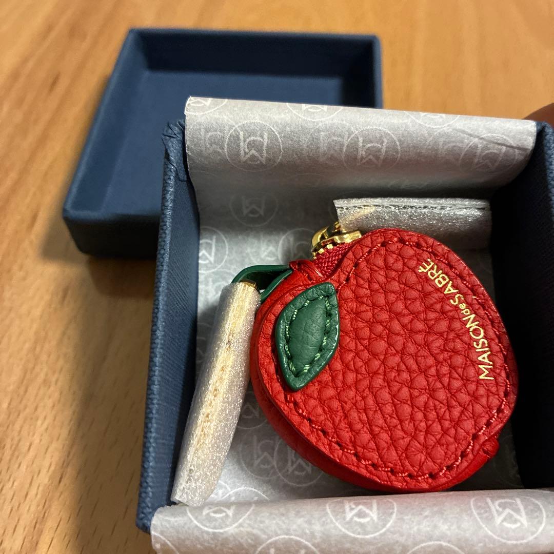 MAISON de SABRÉ リンゴ型キーホルダー