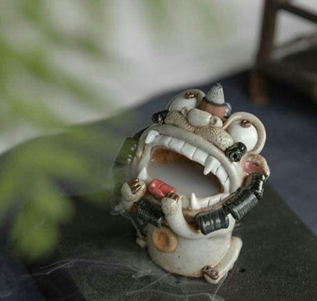 香炉を逆流する茶器の置物金を集めて物を並べる家庭用町家