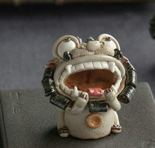 香炉を逆流する茶器の置物金を集めて物を並べる家庭用町家