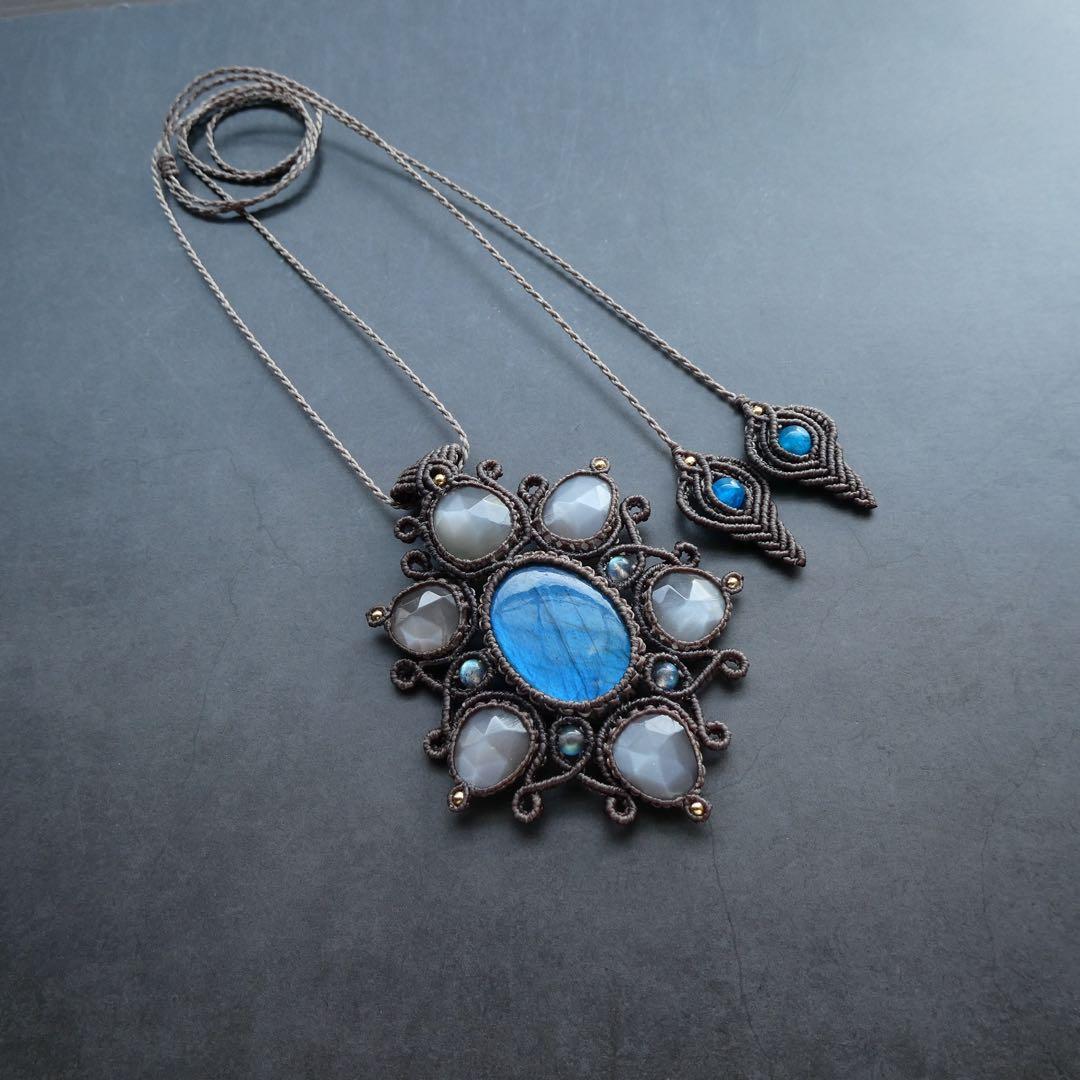 ラブラドライト・グレームーンストーンのマクラメネックレス