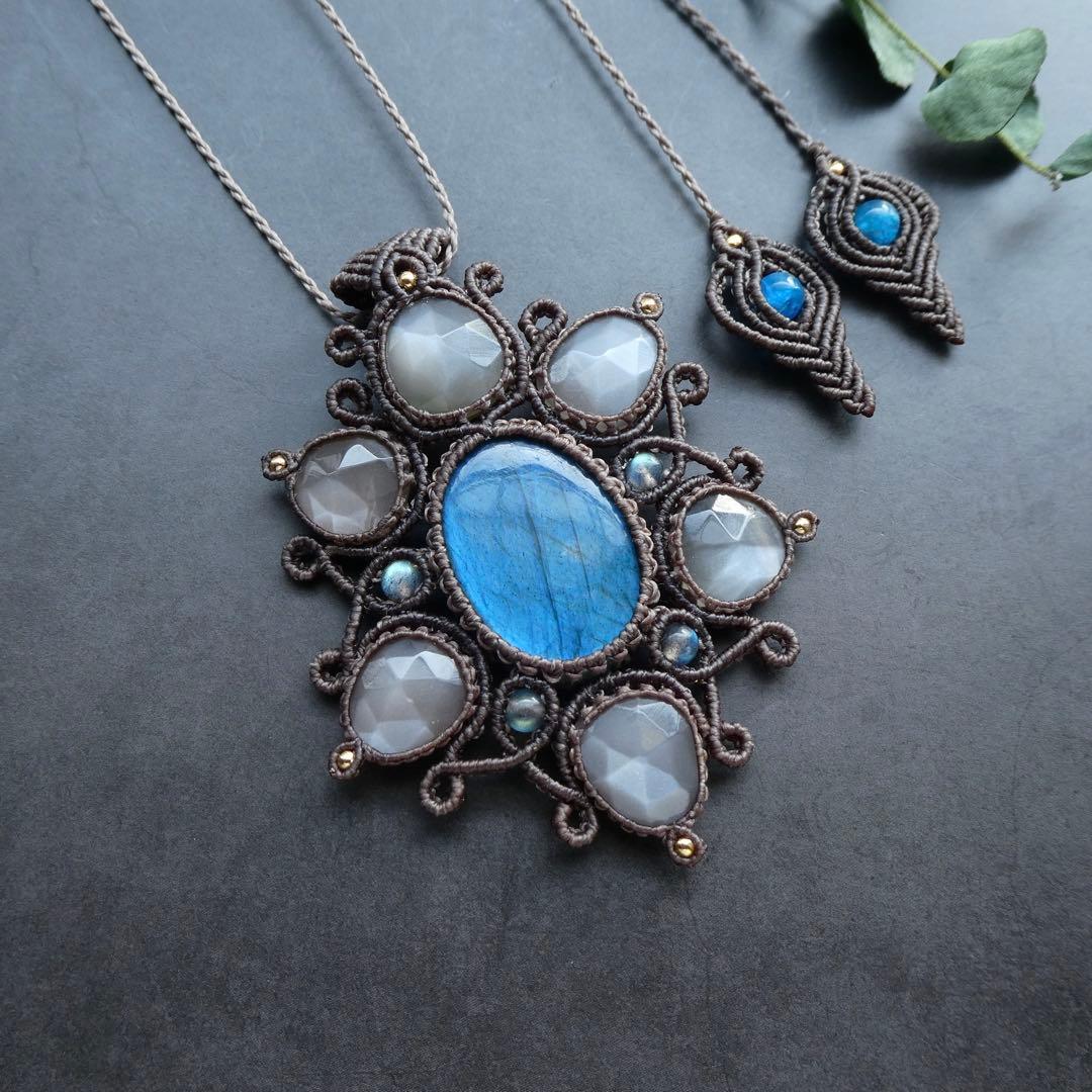 ラブラドライト・グレームーンストーンのマクラメネックレス