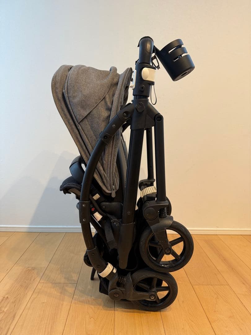 バガブービー6 ブラックフレーム　グレー　bugaboo bee6