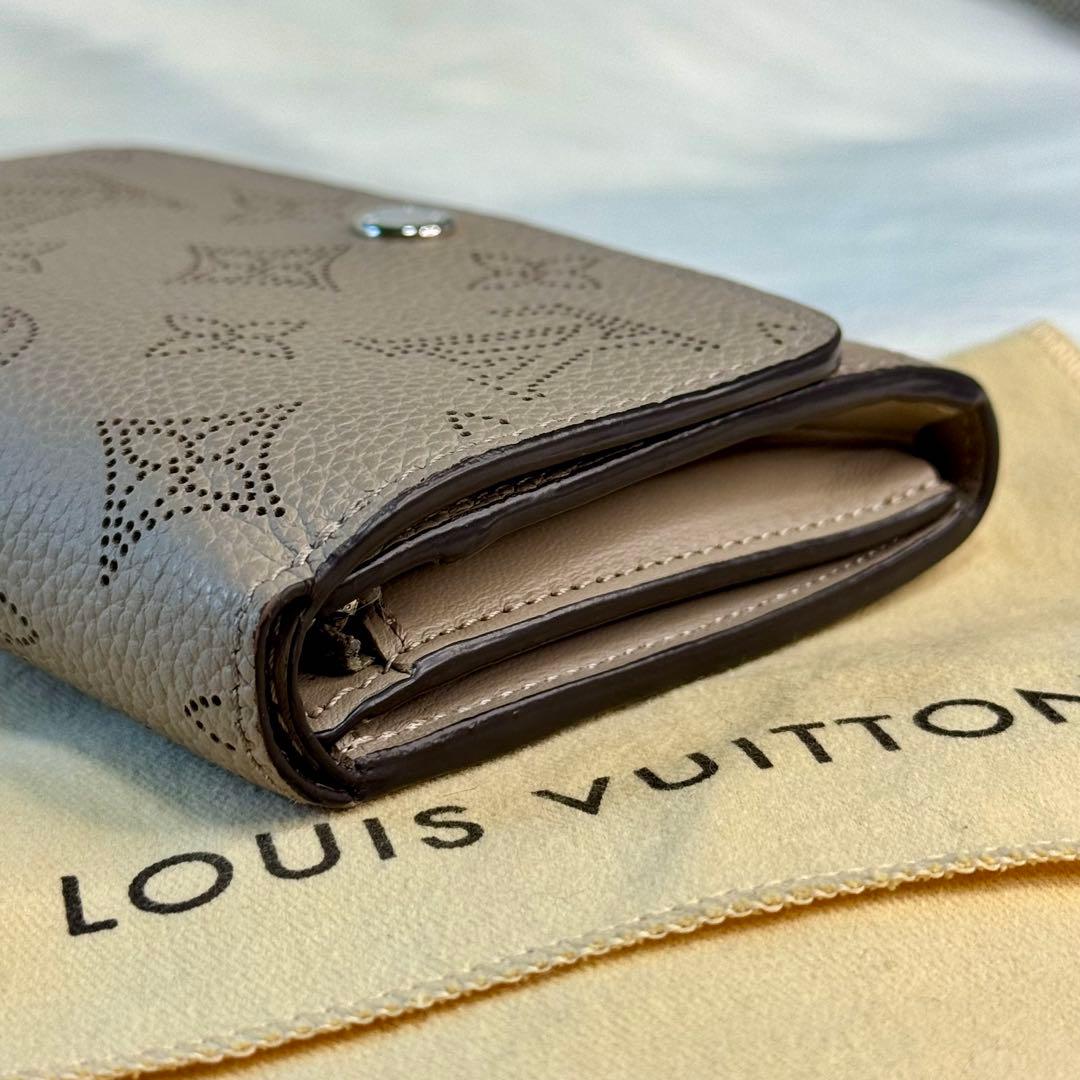 ルイヴィトン ポルトフォイユ マヒナ イリス ガレ 二つ折り財布