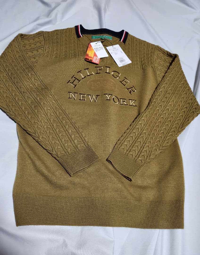 トミーヒルフィガー　ケーブルニットセーター カーキ 新品タグ付き