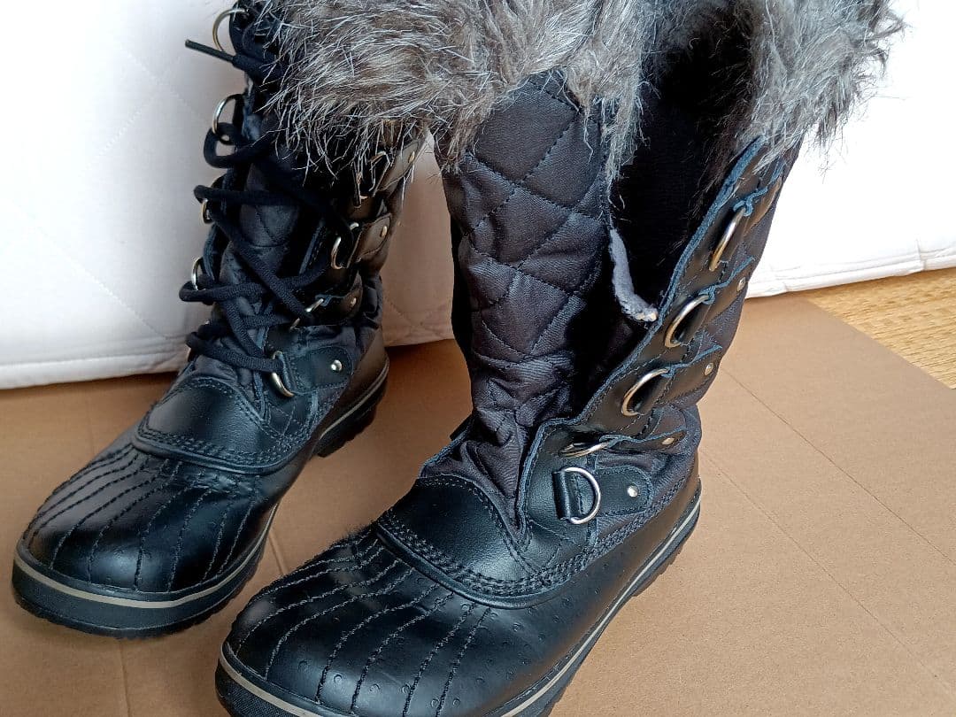 SOREL 防水ファー付きウィンターブーツ（実際のサイズ小さめです）