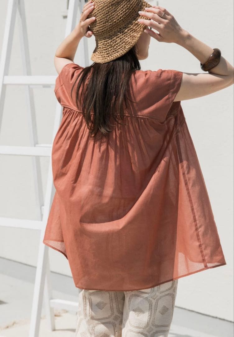 『UR TECH』ボイルギャザーフレンチブラウス