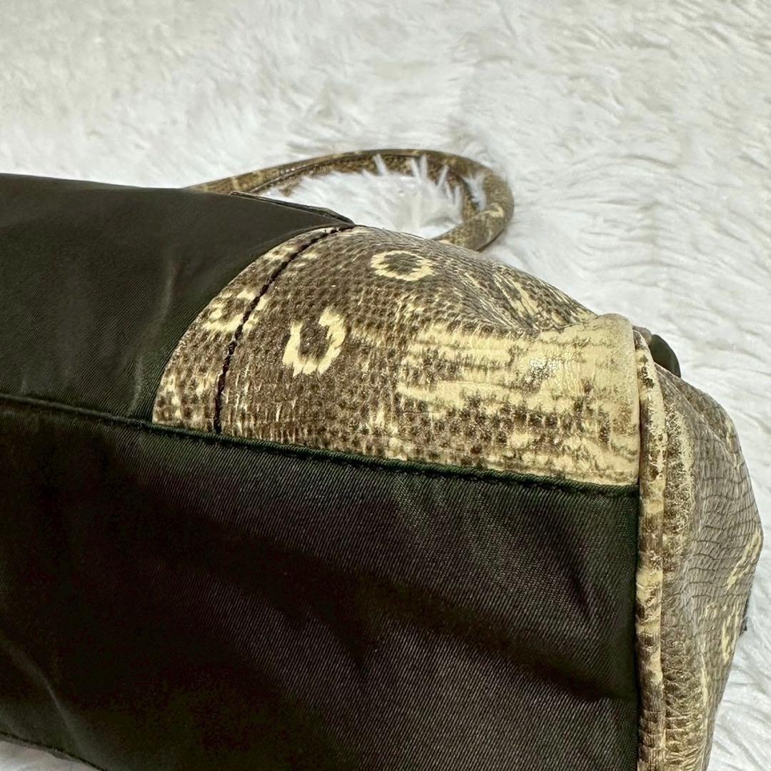 美品✨プラダ パイソン ミニボストンバッグ 三角プレート 肩掛け グリーン系